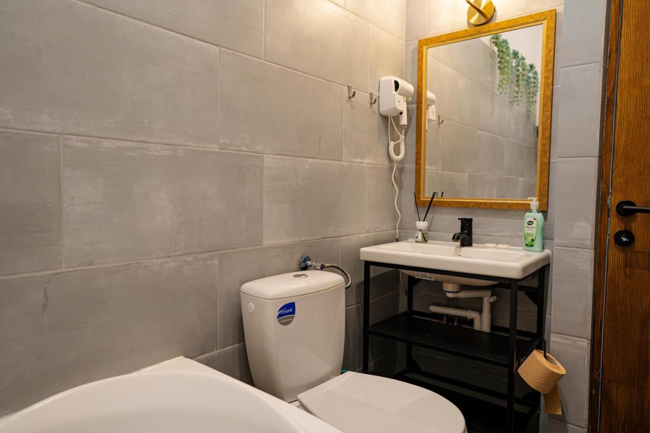 Old Town Jacuzzi Studio Bucharest Exterior photo